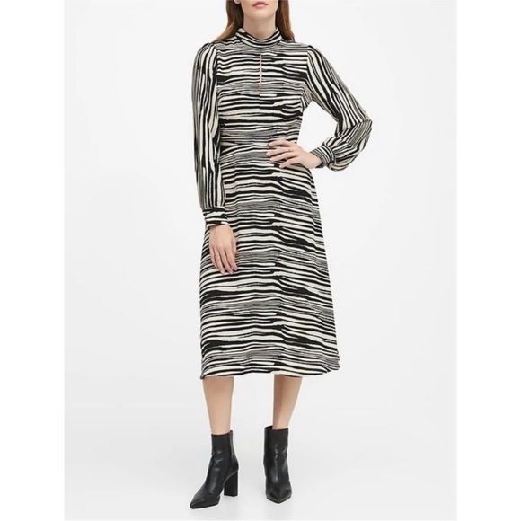 NEW BANANA REPUBLIC - Picture 3 of 6